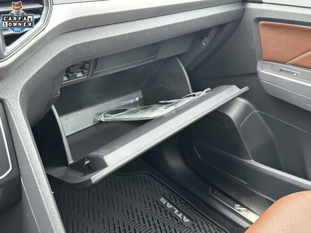2021 Volkswagen Atlas 3.6L V6 SE w/Technology R-Line