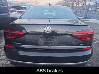 2018 Volkswagen Passat 2.0T R-Line