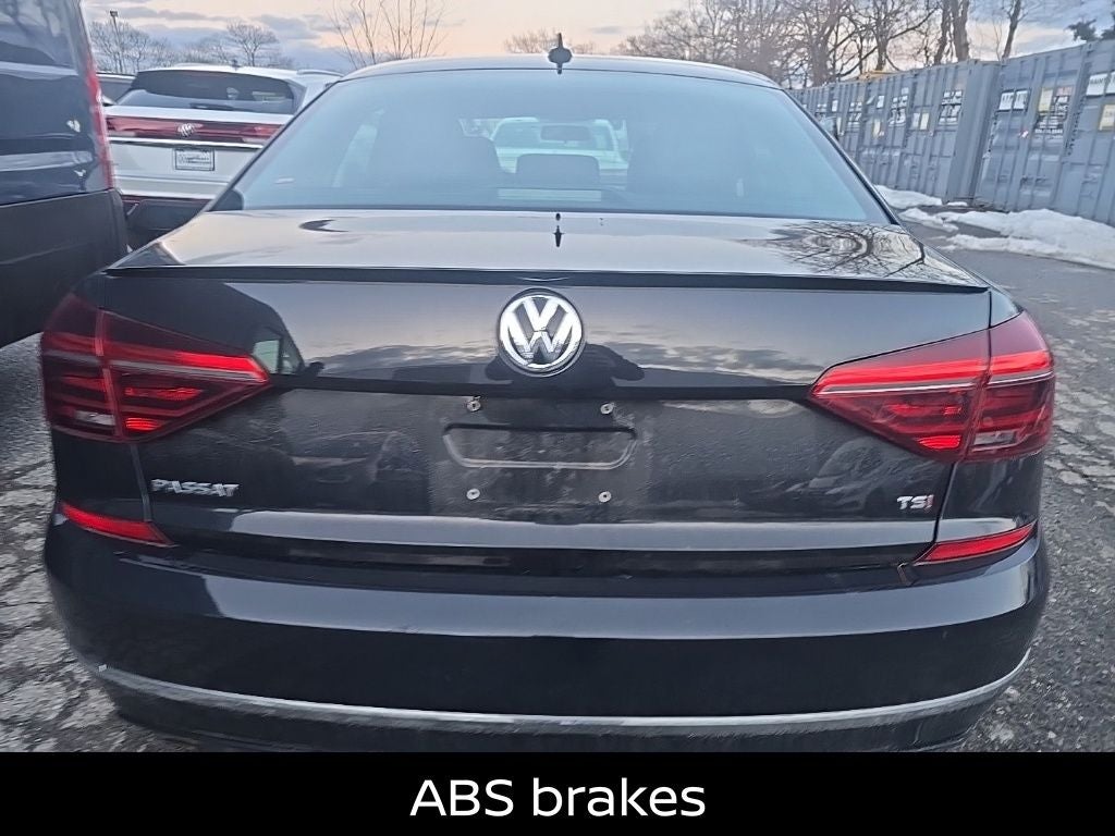 2018 Volkswagen Passat 2.0T R-Line